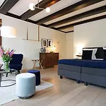 1637: Historic Canal View 4*