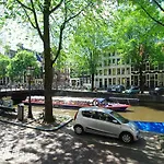 1637: Historic Canal View
