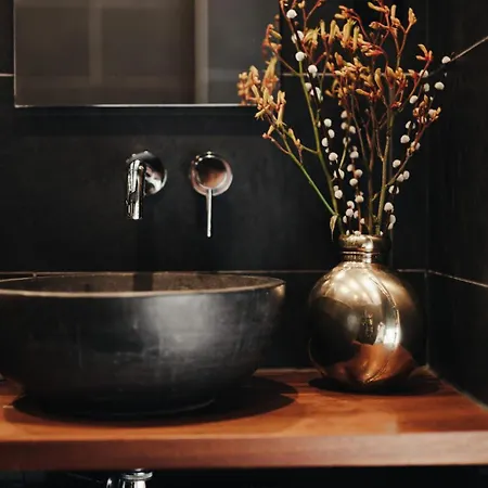 1637: Historic Canal View Penzion 4*