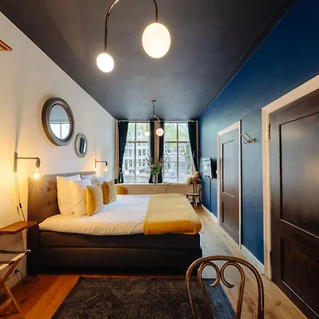 1637: Historic Canal View Amsterdam