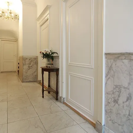 1637: Historic Canal View Amsterdam