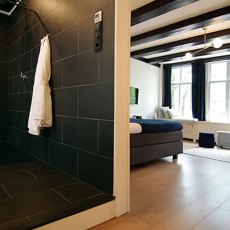 1637: Historic Canal View Penzion