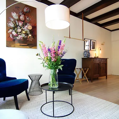 1637: Historic Canal View Penzion 4*