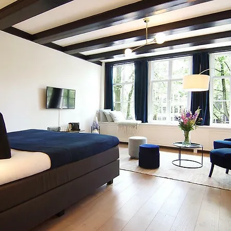 1637: Historic Canal View Penzion