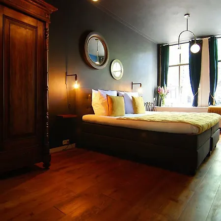 1637: Historic Canal View 4* Amsterdam