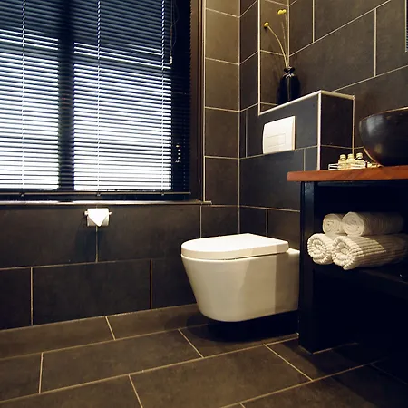 1637: Historic Canal View