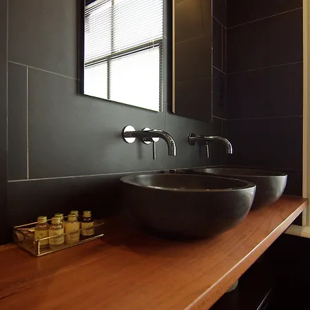 1637: Historic Canal View