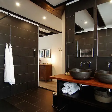 1637: Historic Canal View בית הארחה