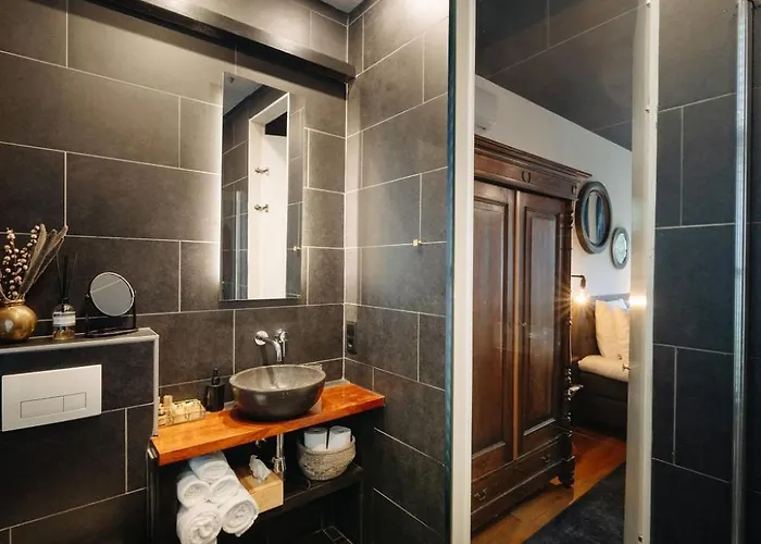 Pensión 1637: Historic Canal View