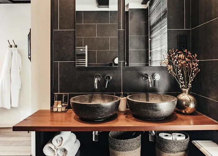 Pensión 1637: Historic Canal View