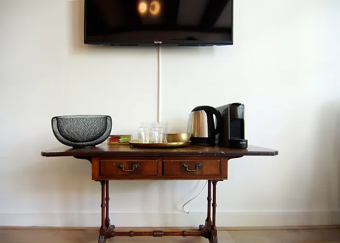 1637: Historic Canal View Ámsterdam