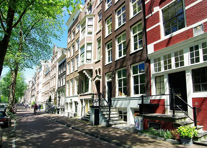 1637: Historic Canal View Pensión