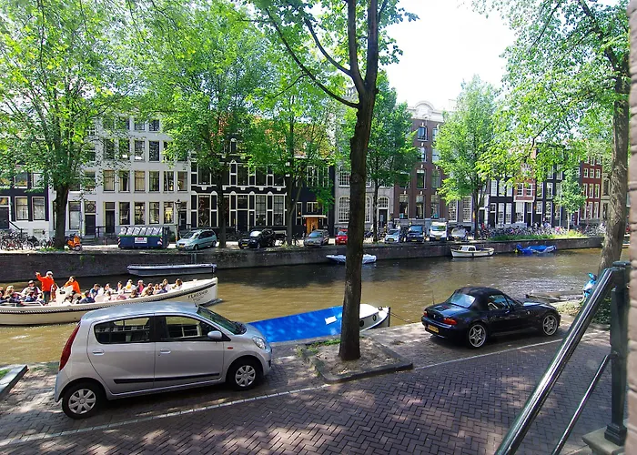 Pensión 1637: Historic Canal View