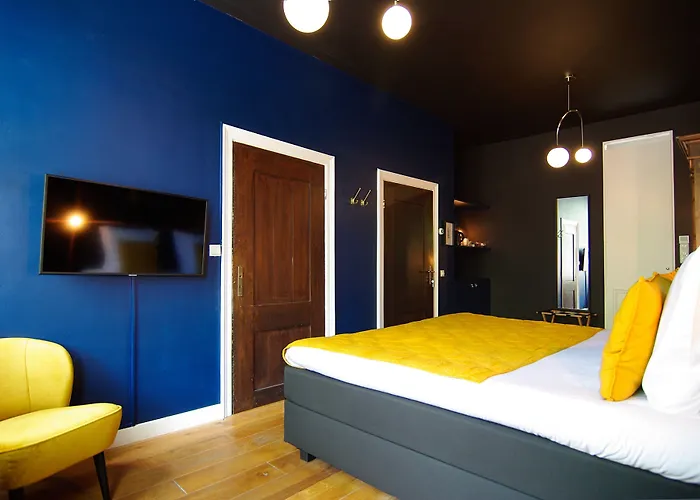 Pensión 1637: Historic Canal View 4*