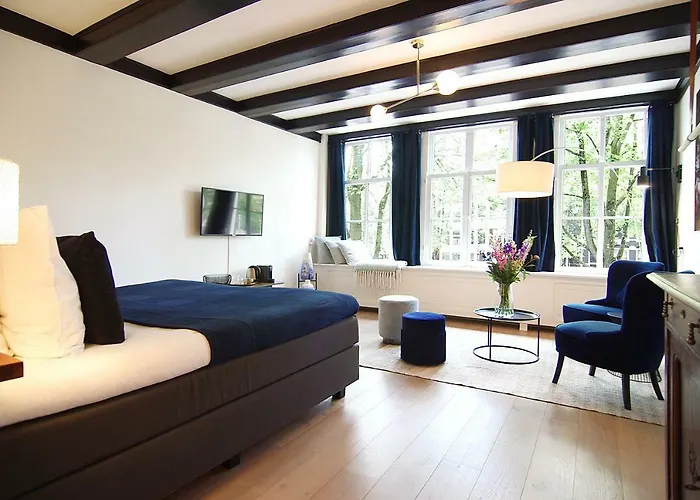 1637: Historic Canal View Pensión