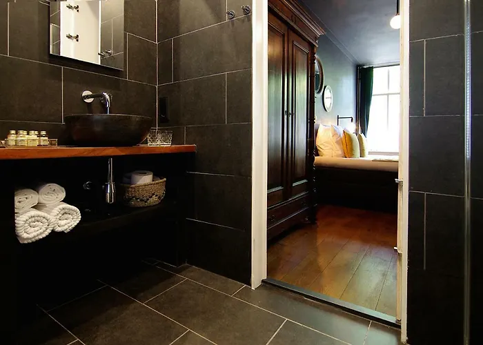 1637: Historic Canal View 4*