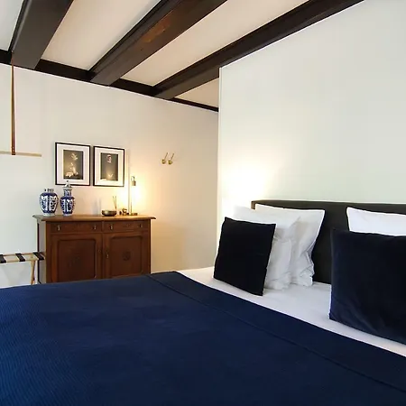 1637: Historic Canal View Guest house 4*