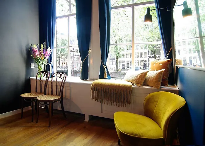 1637: Historic Canal View