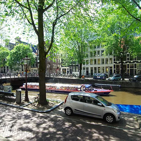 1637: Historic Canal View ゲストハウス 4*